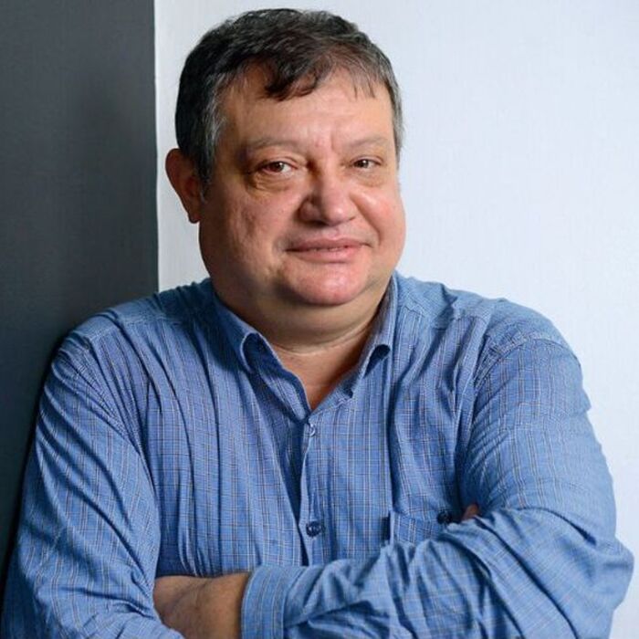 stefan-dechev-v-kapital_700x700_crop_478b24840a