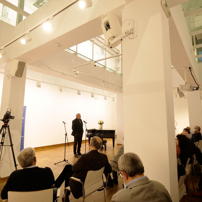 2455649_700x700_crop_478b24840a