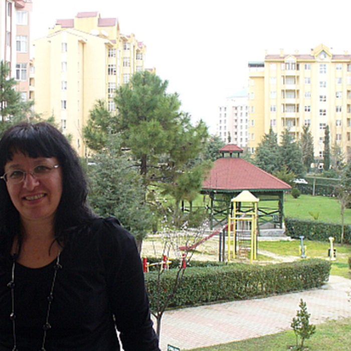 m-elchinova_700x700_crop_478b24840a