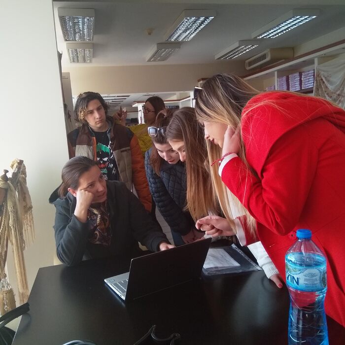 3_700x700_crop_478b24840a